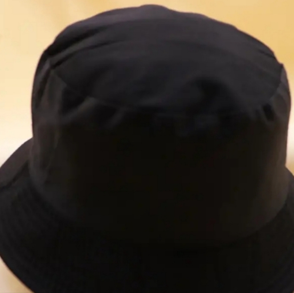 Restocked! NEW! Packable & Reversible Pineapple Bucket hat - Picture 10 of 10